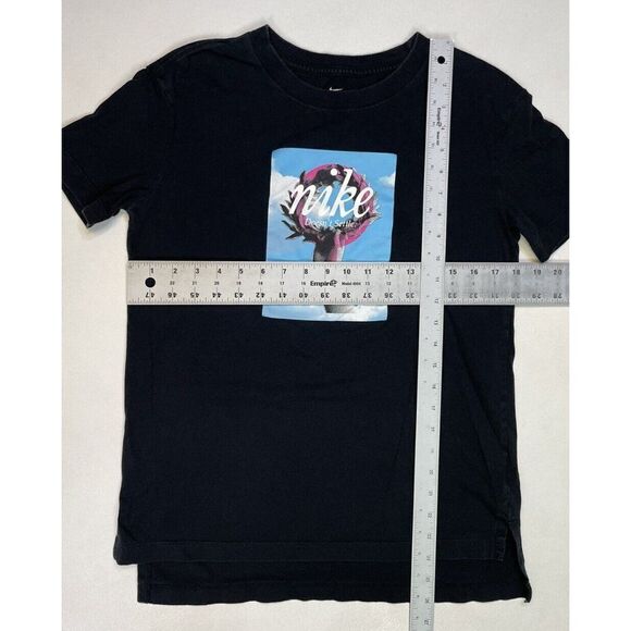 Nike Doesn’t Settle Graphic T-shirt Women Small Black Short Sleeve CU1104 010 - Picture 5 of 5